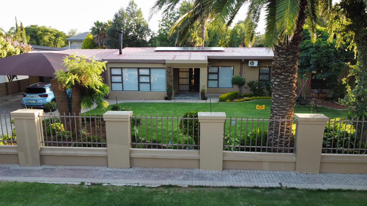 4 Bedroom Property for Sale in Jim Fouchepark Free State